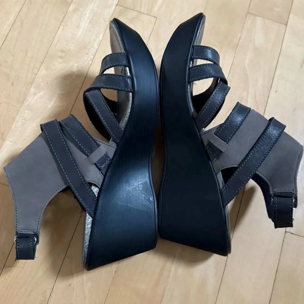 Naot Prestigehed Black/Gray Road Leather Wedge Sandal 40 NWOB